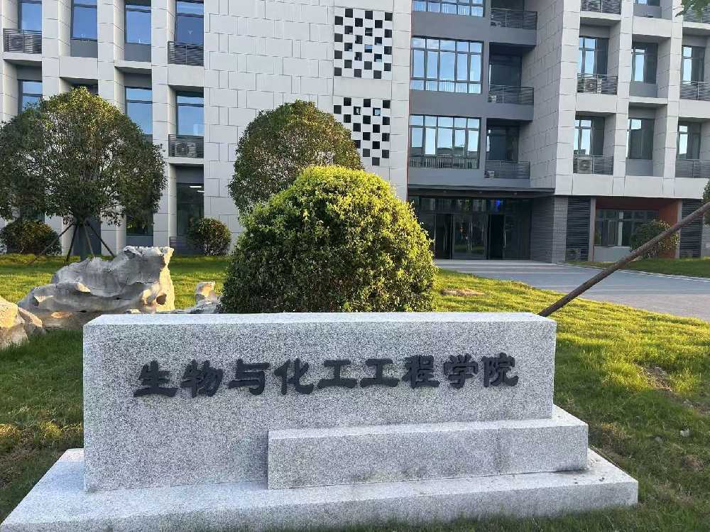 江宁区扬州职业大学体育场高杆灯项目
